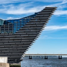 Dundee Dundee is a coastal city on the Firth of Tay estuary in eastern Scotland. Its regenerated waterfront has 2 nautical...